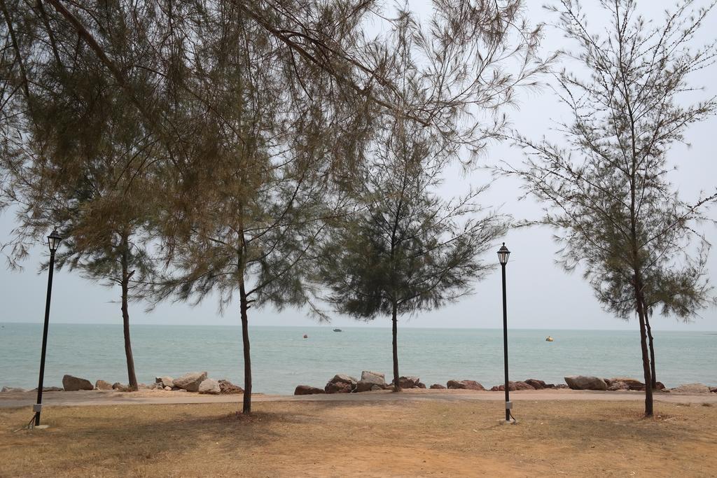 Clover Hotel Port Dickson Buitenkant foto